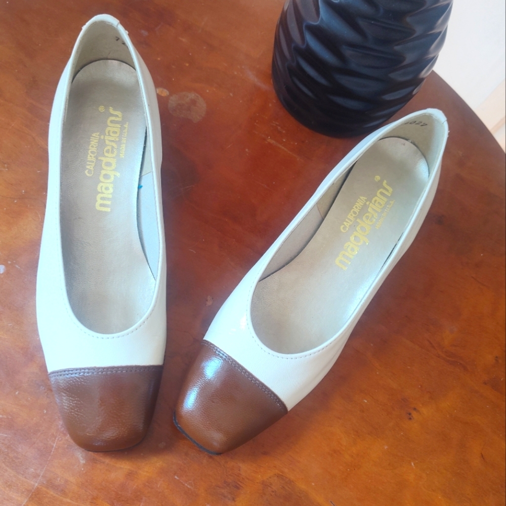 Magdesians California vintage cream cap toe wedges